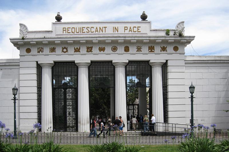 20071201_111736  Can SD950 4000x2667 .jpg - Entrance to Recoleta Cemetary